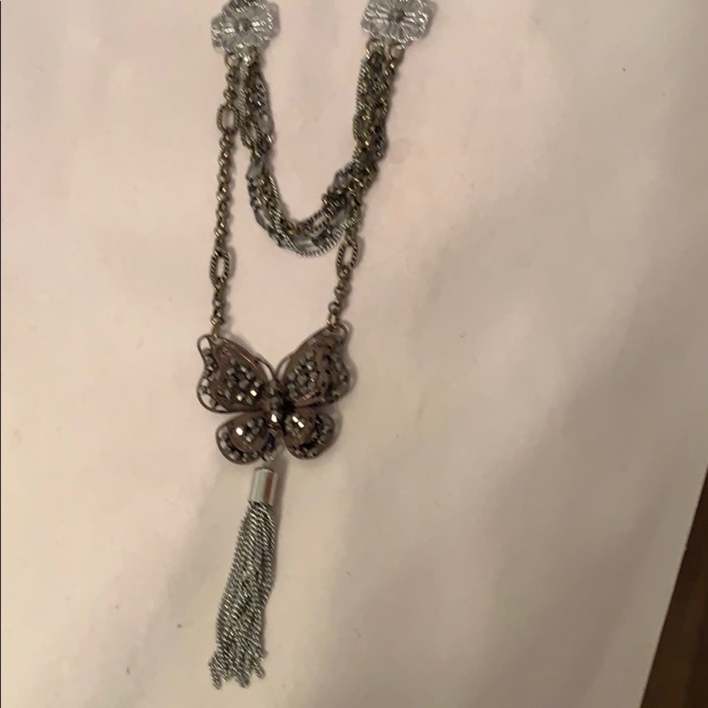🦋Ann Taylor Loft link butterfly pendant necklace